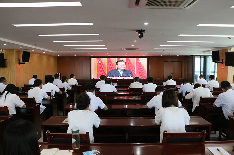 1.寧夏建投黨委組織領(lǐng)導(dǎo)班子成員、中層干部、機(jī)關(guān)全體黨員集中收看自治區(qū)第十三次黨代會開幕大會直播實(shí)況.JPG